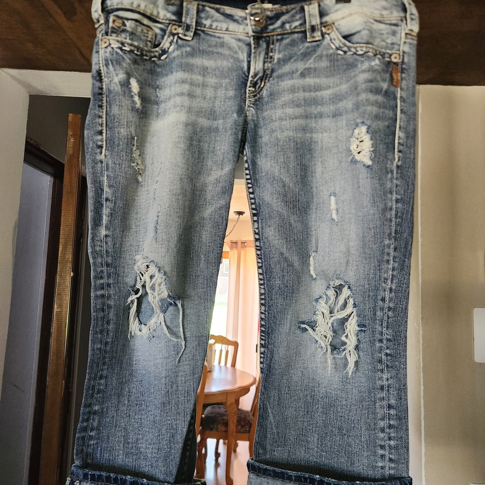 Silver Jeans Distressed Capris Size 31